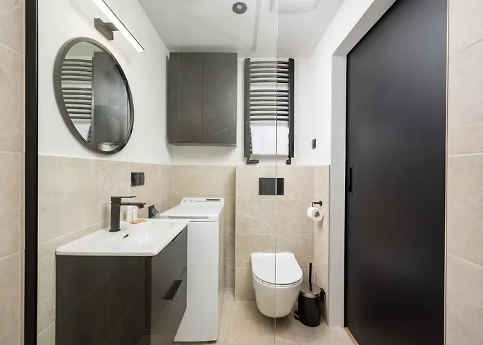 Praga Zgierska Modern By Bookinghost *