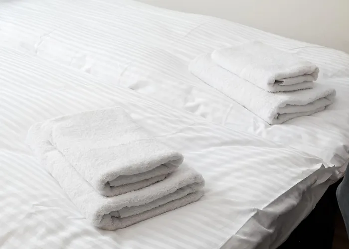 Praga Zgierska Modern By Bookinghost *