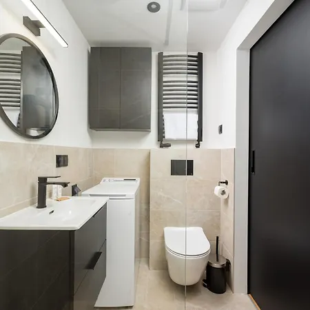 Praga Zgierska Modern By Bookinghost *